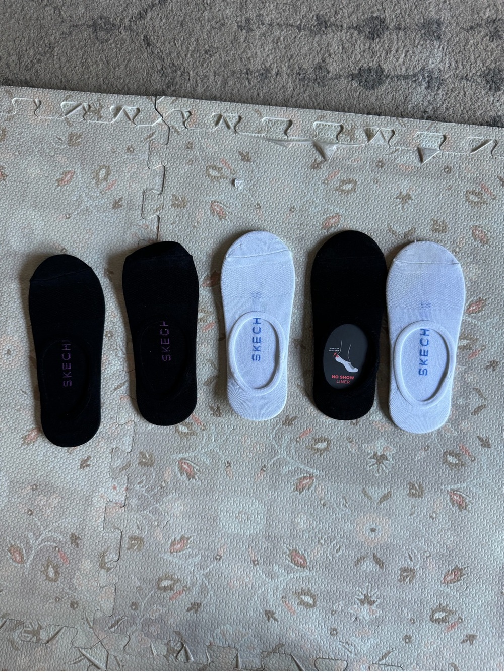 Skechers women’s No-Show Socks - Black & White (5 Pack)